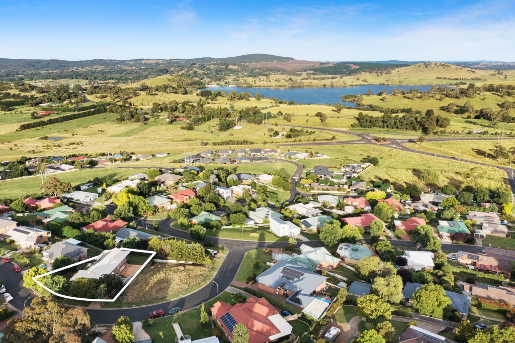 16 Tate Crescent, Orange NSW 2800 - photo 2
