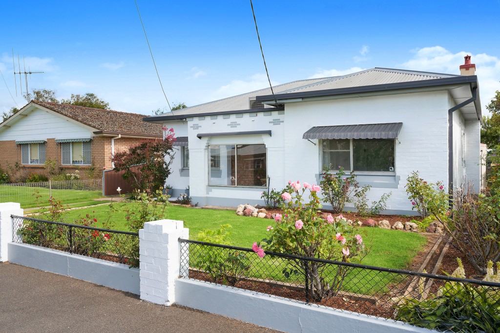 10 Caroline Street, Orange NSW 2800 - photo 2