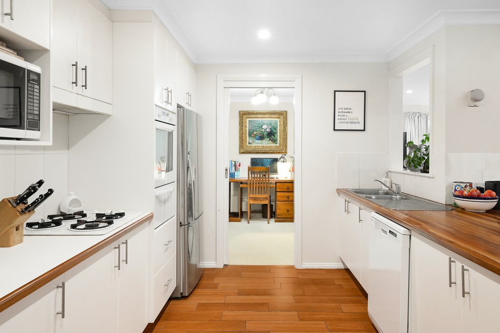 9 Lyrebird Place, Orange NSW 2800 - photo 3