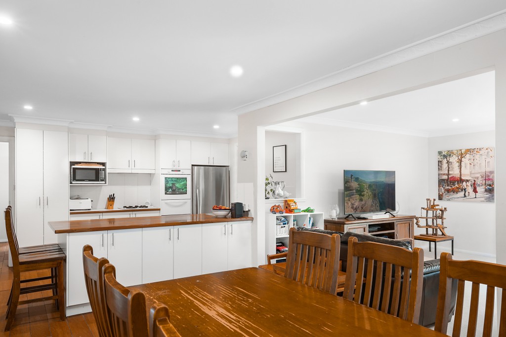 9 Lyrebird Place, Orange NSW 2800 - photo 4