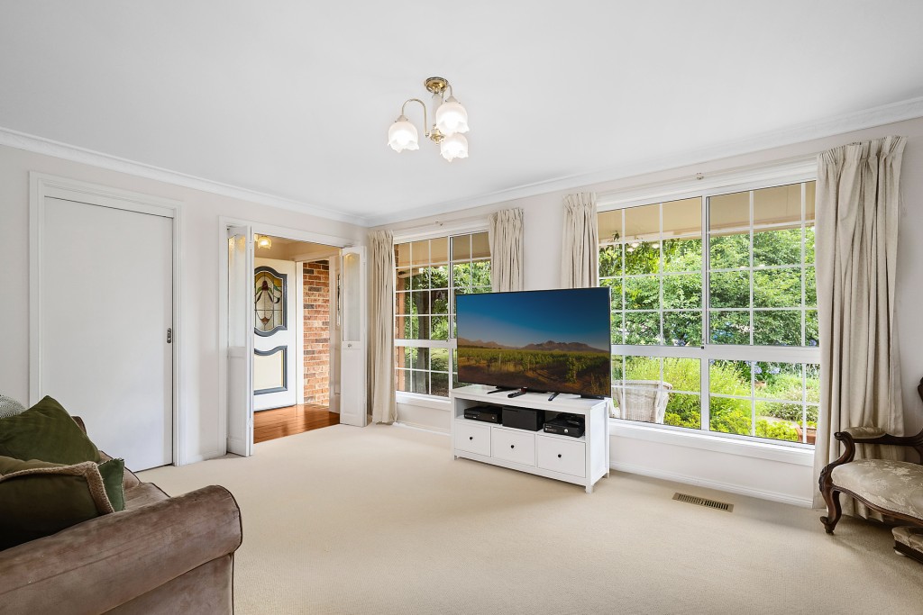 9 Lyrebird Place, Orange NSW 2800 - photo 5