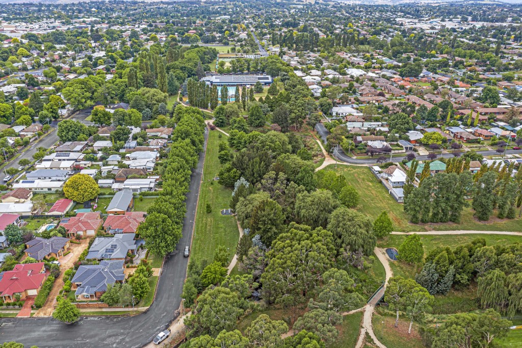 7 Lamrock Avenue, Orange NSW 2800 - photo 19