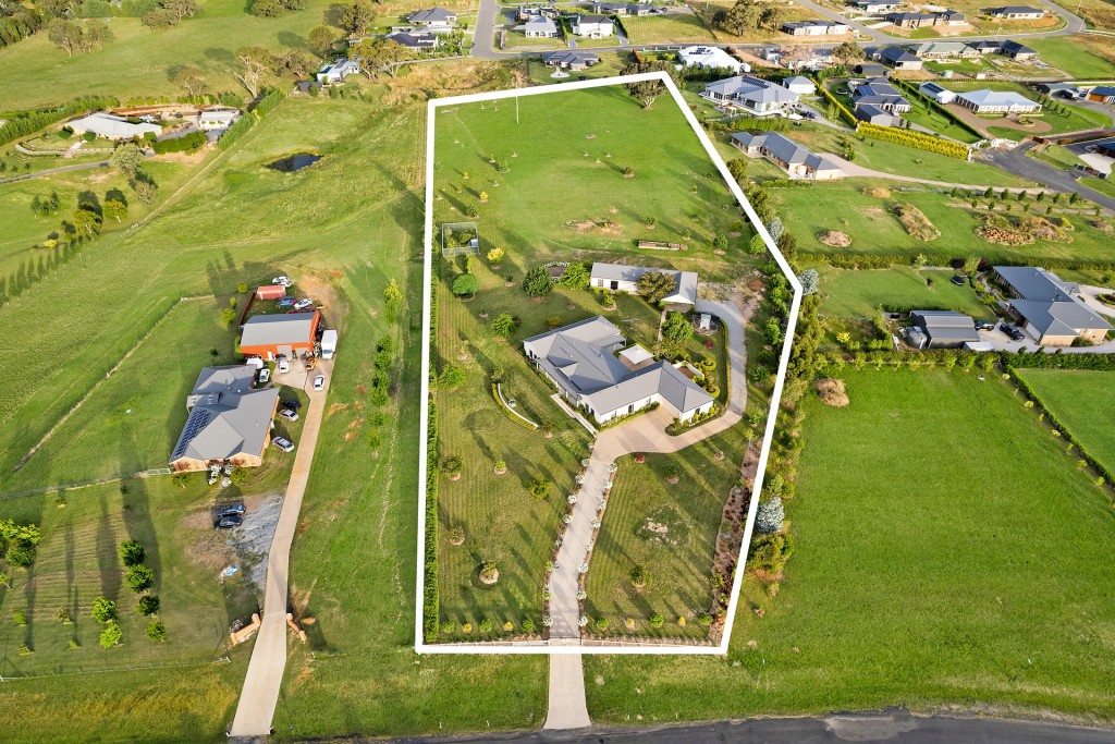 77 Dean Drive, Orange NSW 2800 - photo 2