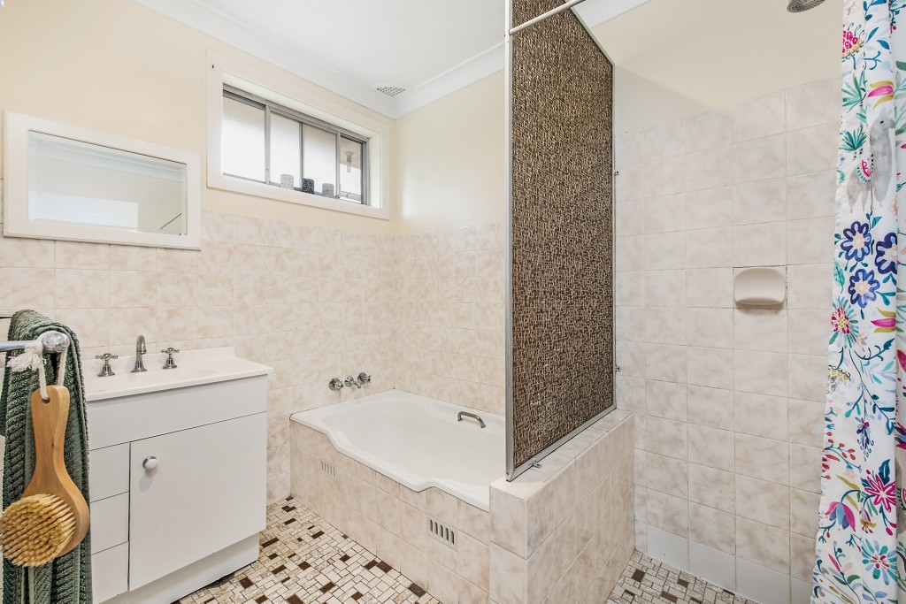 15 Morobe Place, Orange NSW 2800 - photo 8