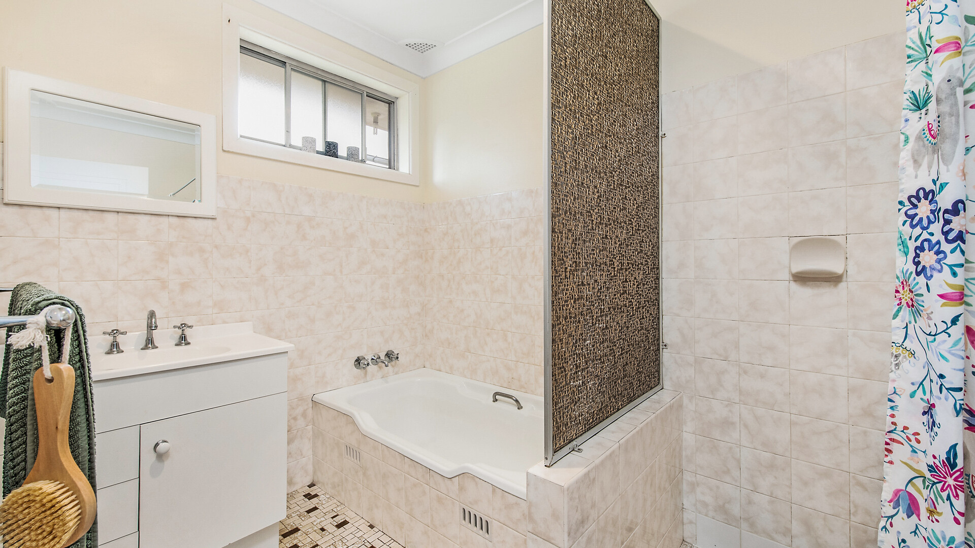 15 Morobe Place, Orange NSW 2800 - photo 8