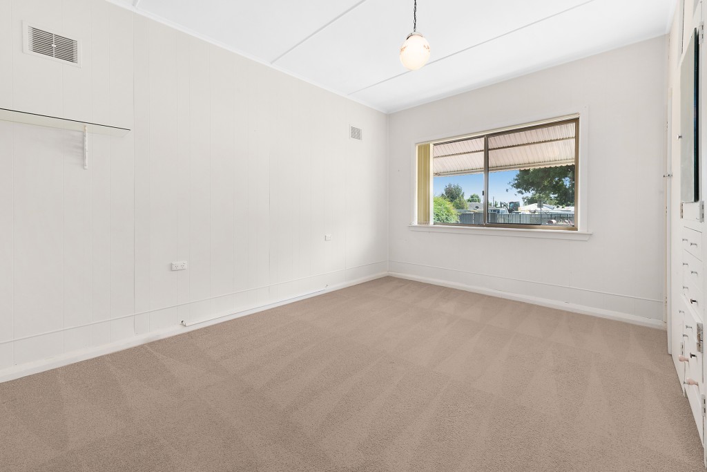 4 Frederica Street, Orange NSW 2800 - photo 4