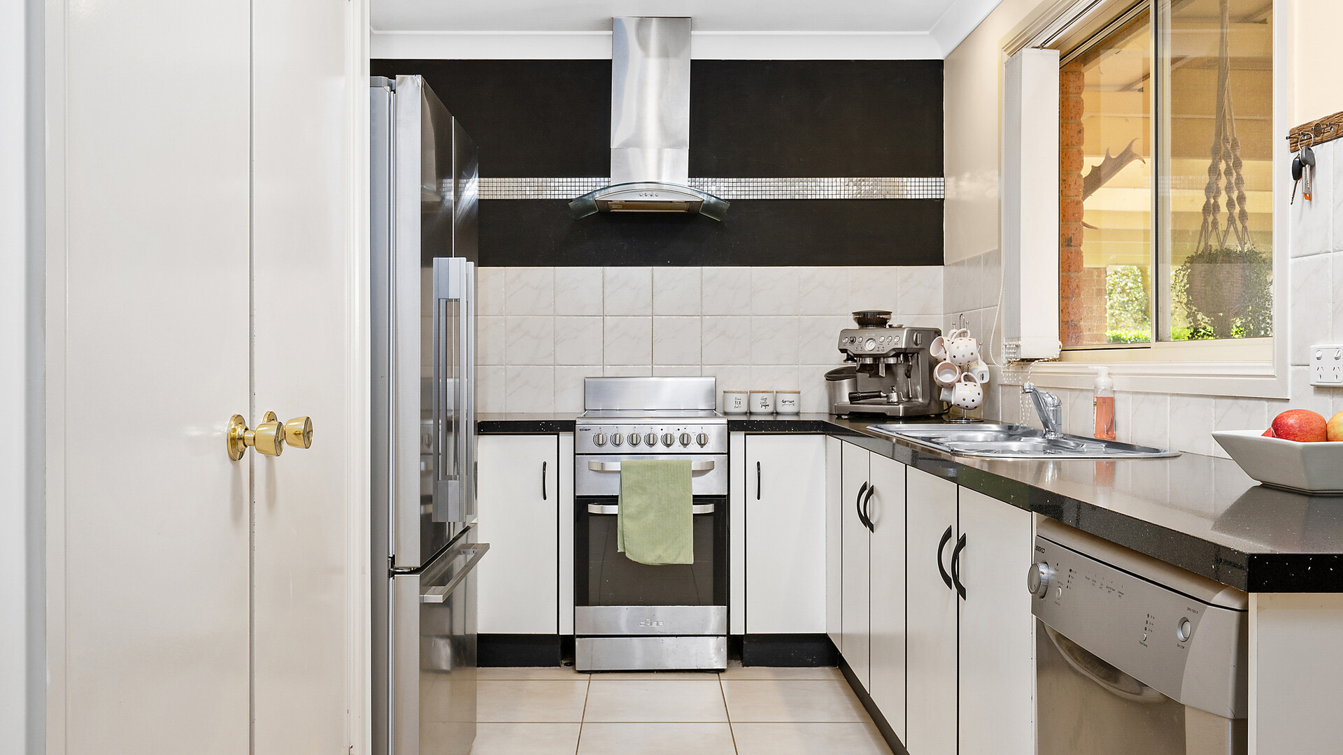 16 Palmer Street, Blayney NSW 2799 - photo 5