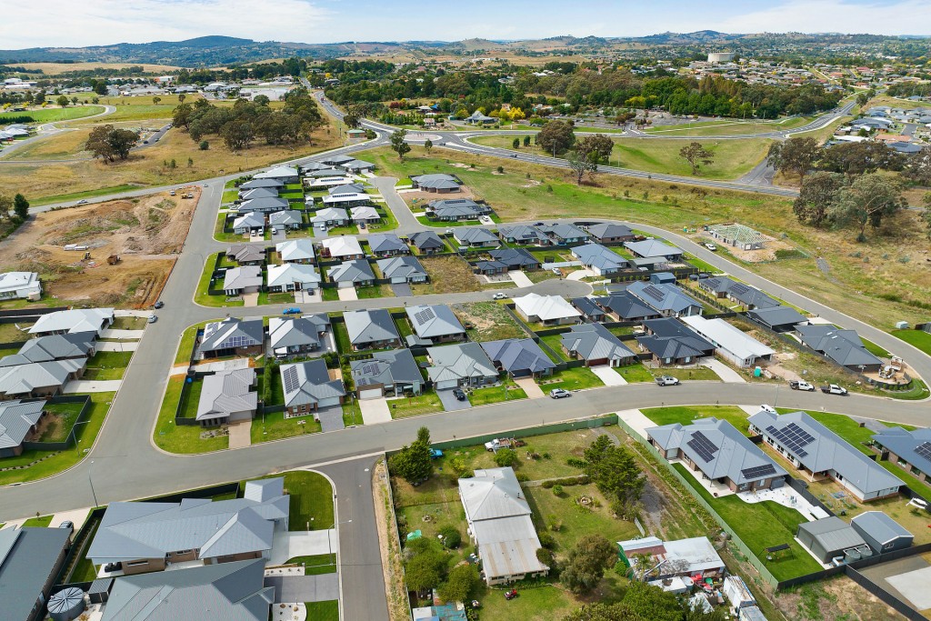 2 Hutchinson Close, Orange NSW 2800 - photo 18