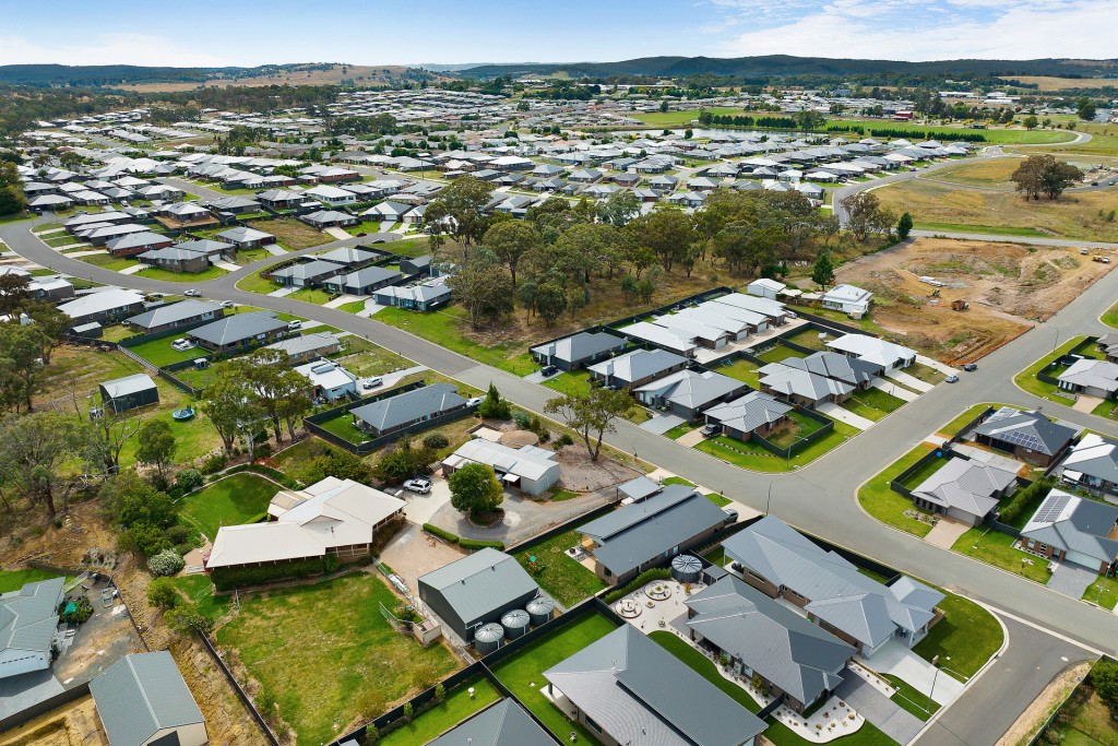 2 Hutchinson Close, Orange NSW 2800 - photo 20