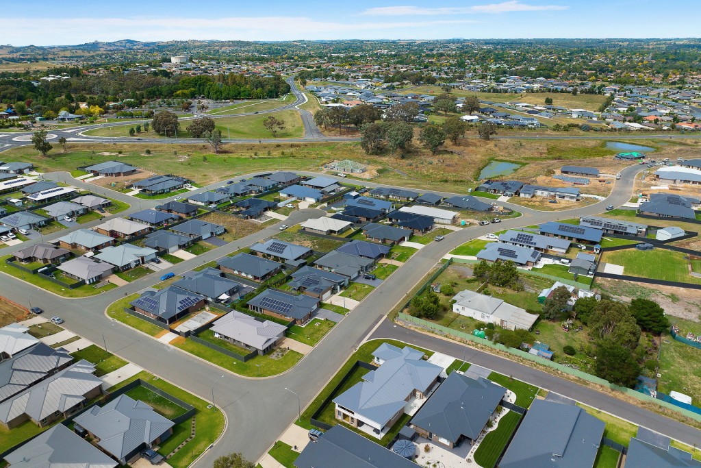 2 Hutchinson Close, Orange NSW 2800 - photo 21