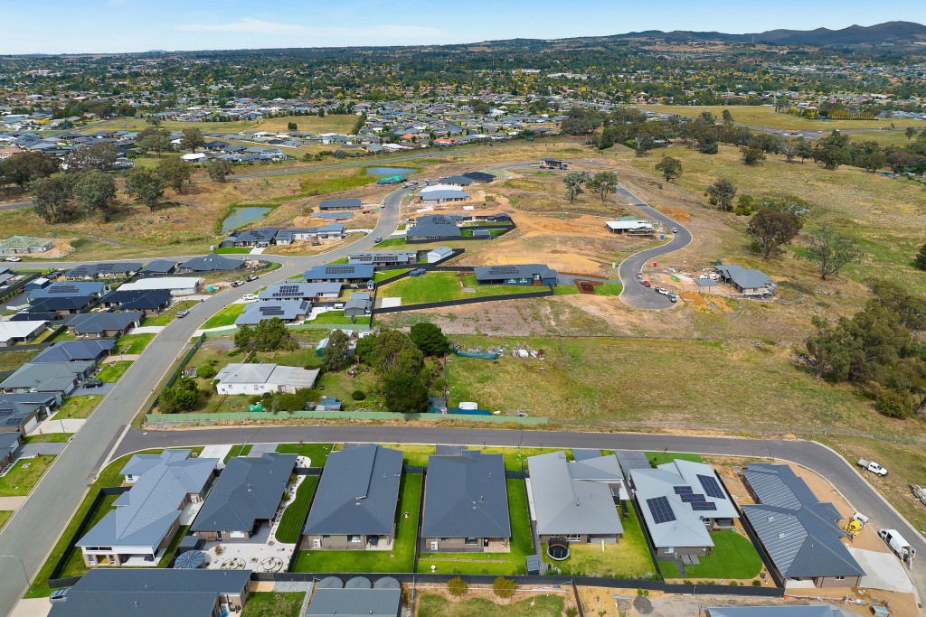 2 Hutchinson Close, Orange NSW 2800 - photo 23