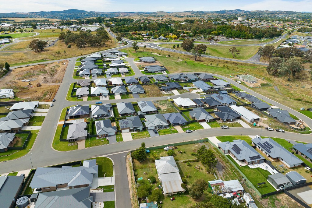 2 Hutchinson Close, Orange NSW 2800 - photo 25