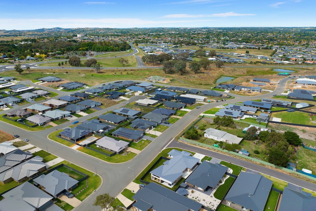 2 Hutchinson Close, Orange NSW 2800 - photo 26