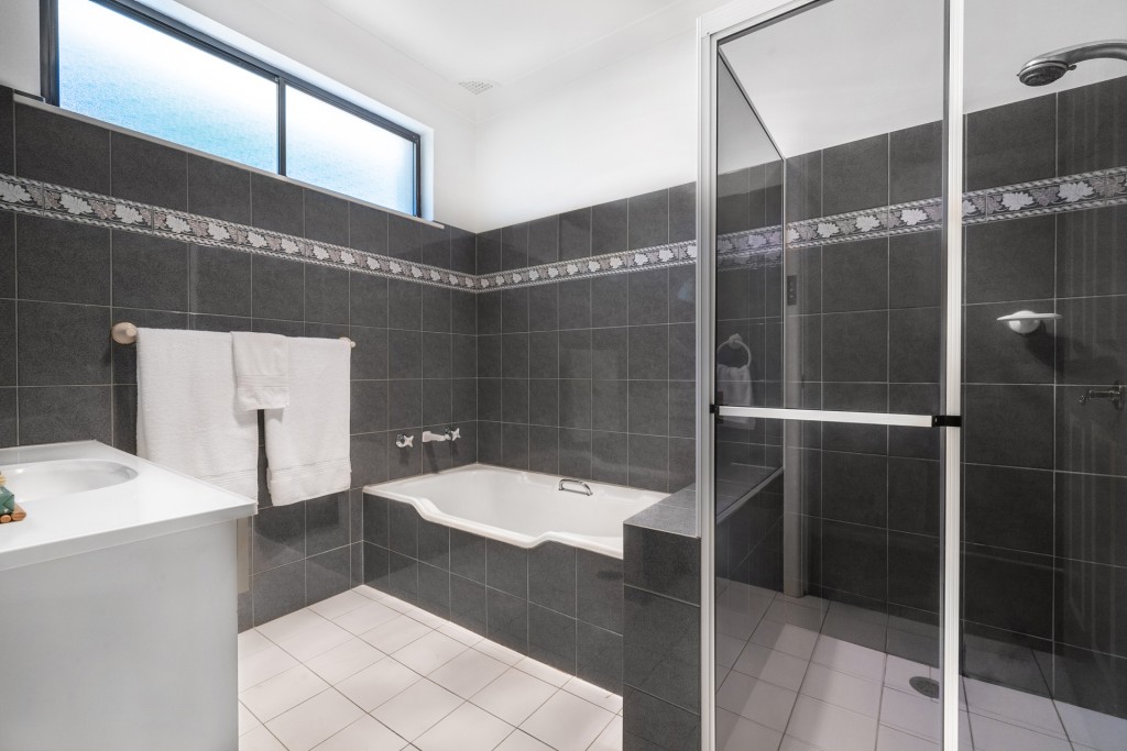 3 Parnoo Place, Orange NSW 2800 - photo 9