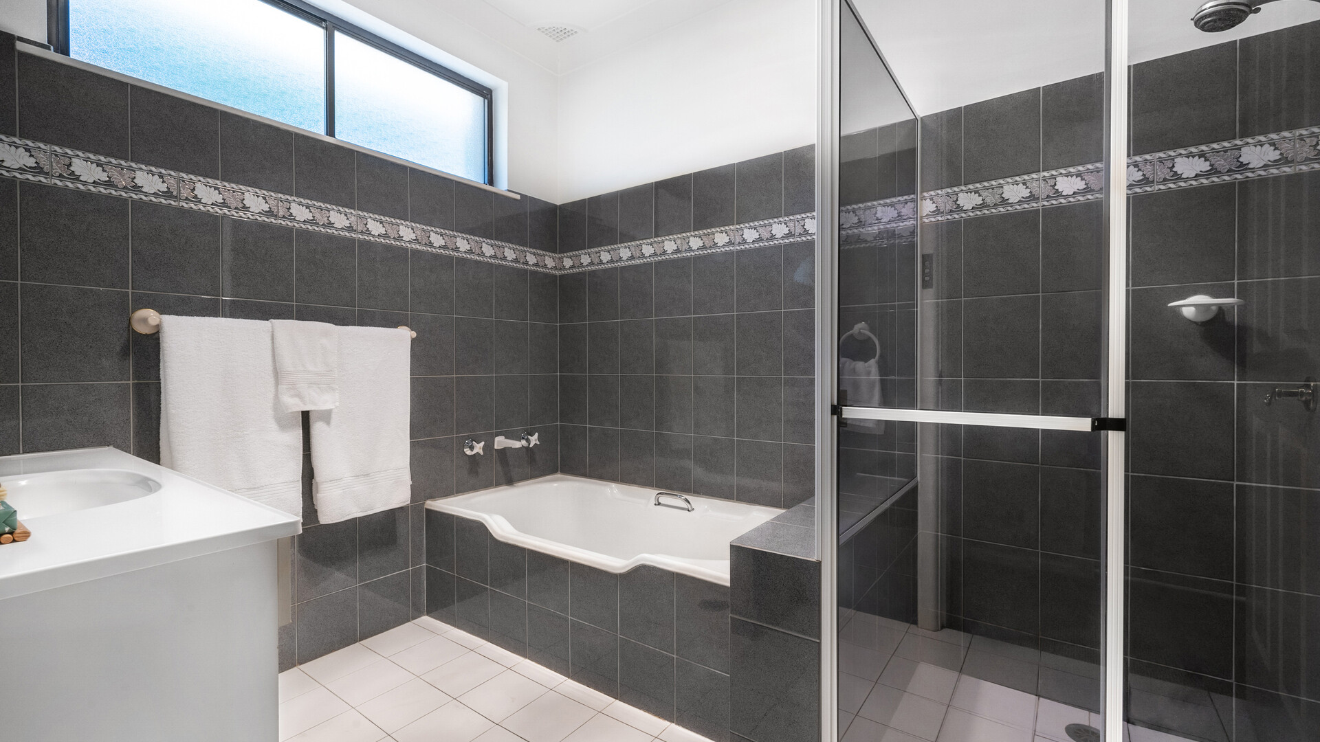 3 Parnoo Place, Orange NSW 2800 - photo 9