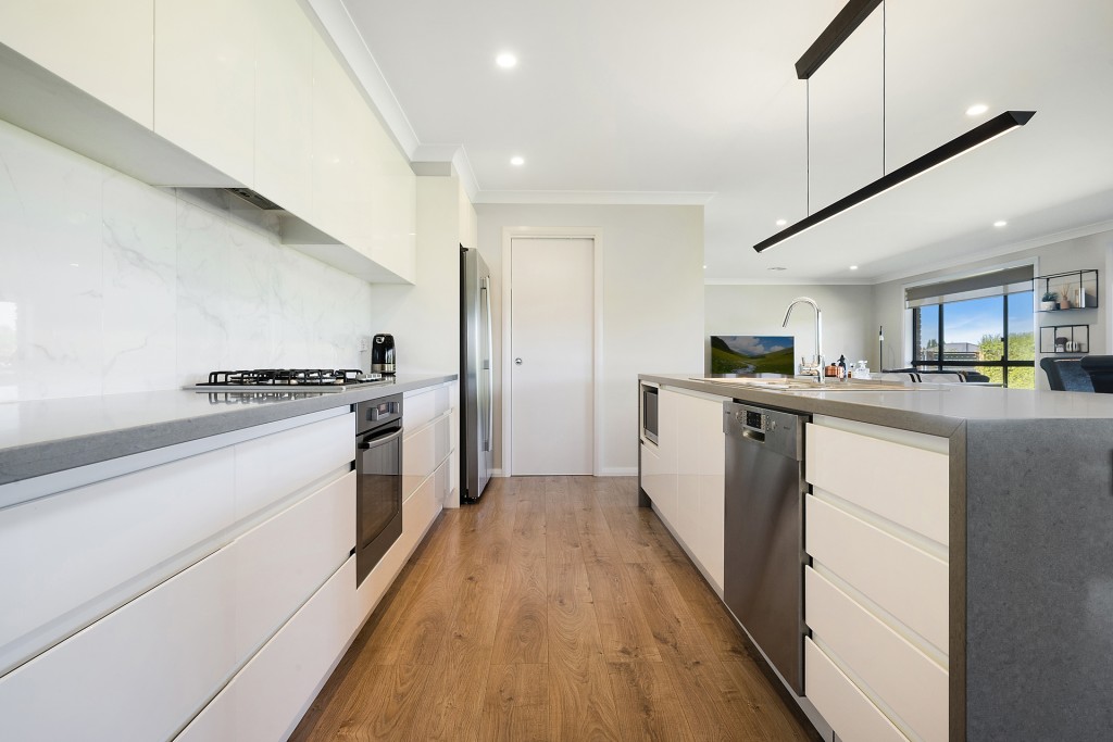 43 Lombardy Way, Orange NSW 2800 - photo 16