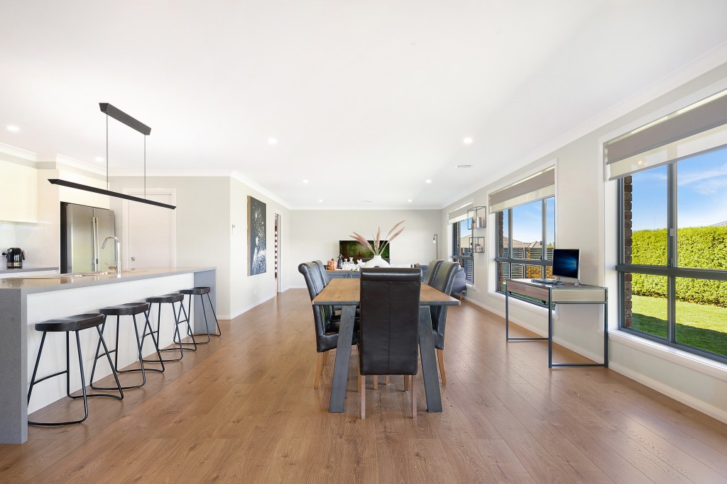 43 Lombardy Way, Orange NSW 2800 - photo 4