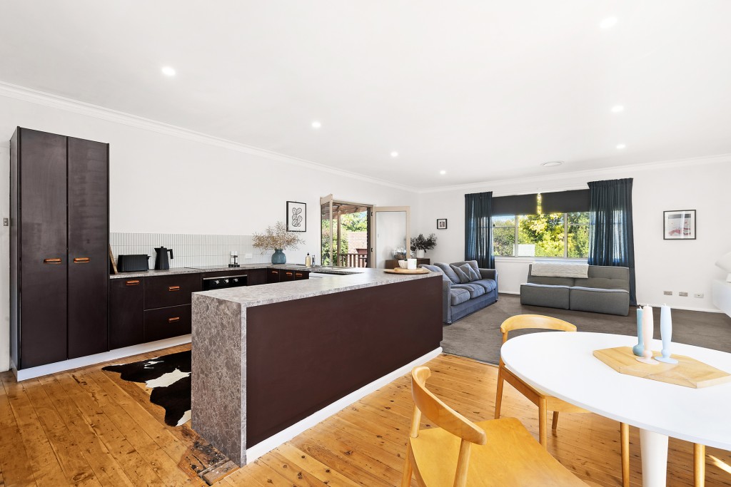 9 Pirinari Place, Orange NSW 2800 - photo 2