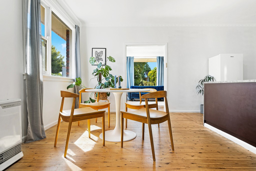 9 Pirinari Place, Orange NSW 2800 - photo 4