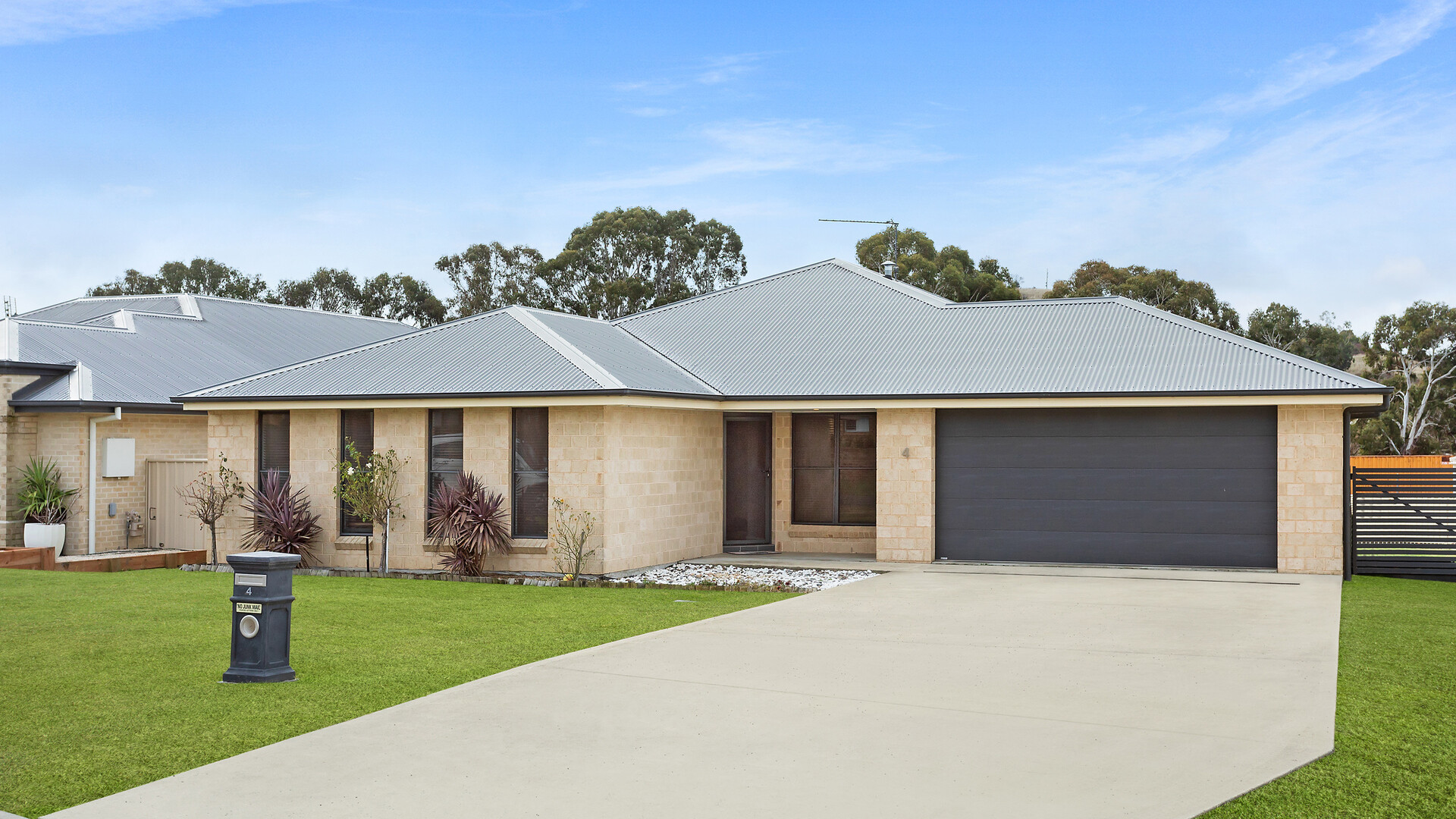 4 Johnston Crescent, Blayney NSW 2799 - photo 2