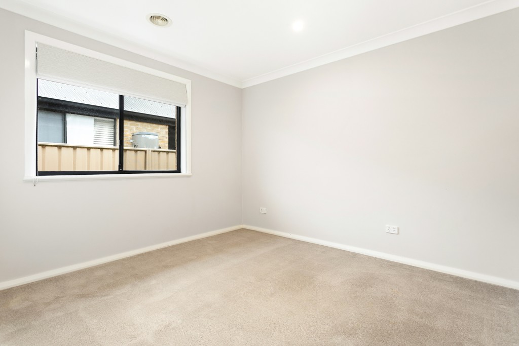 4 Johnston Crescent, Blayney NSW 2799 - photo 12