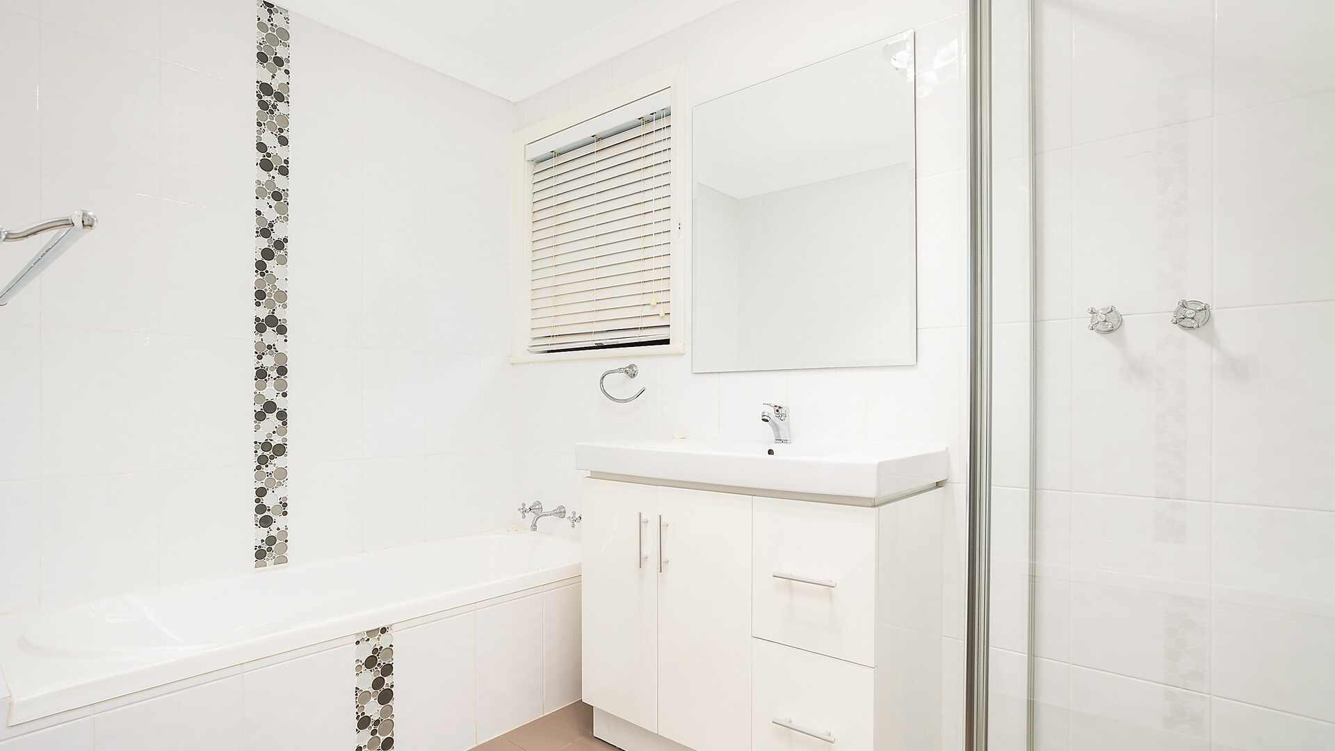 4 Johnston Crescent, Blayney NSW 2799 - photo 14