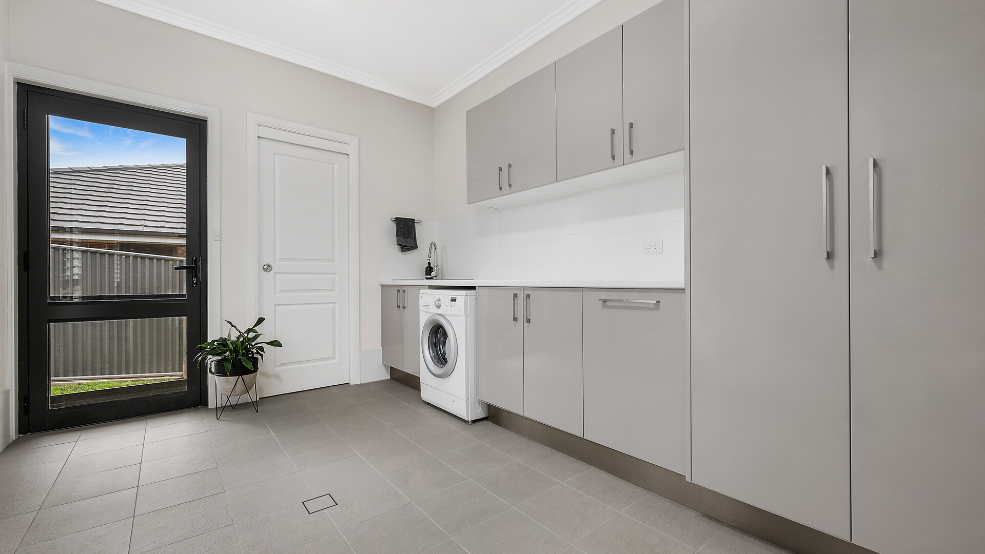 43 Lisbon Circuit, Orange NSW 2800 - photo 17
