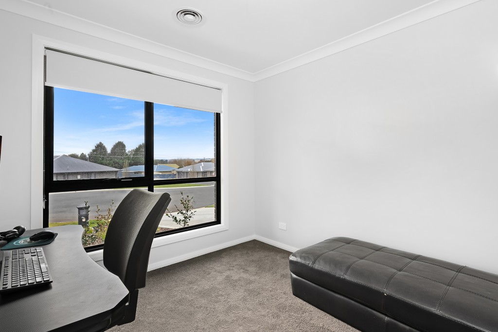 2 Streatfeild Close, Blayney NSW 2799 - photo 11