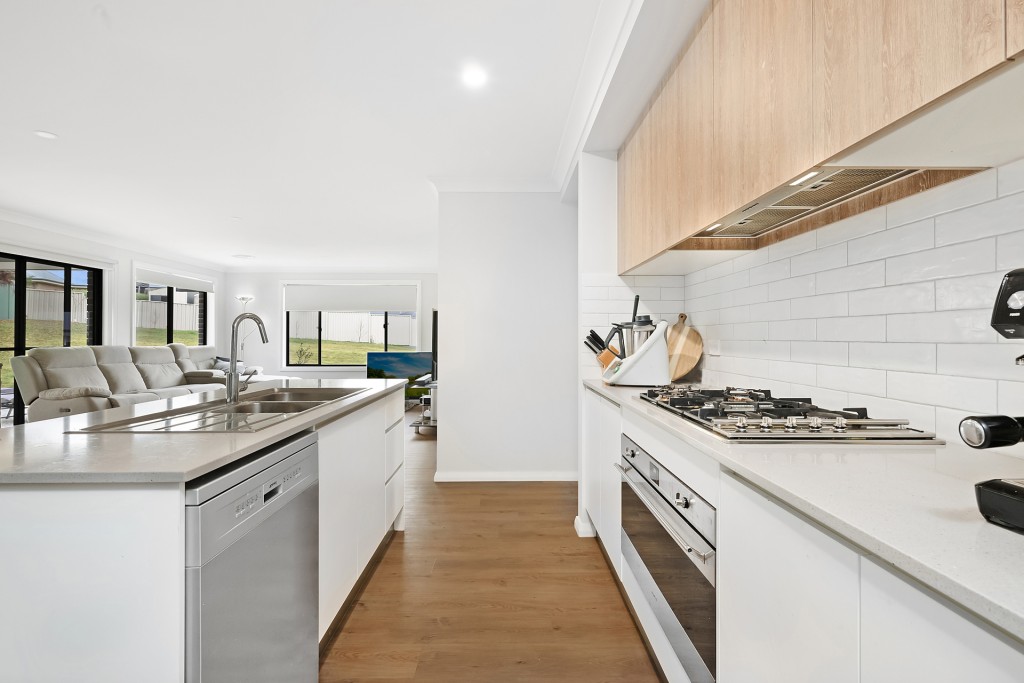 2 Streatfeild Close, Blayney NSW 2799 - photo 3