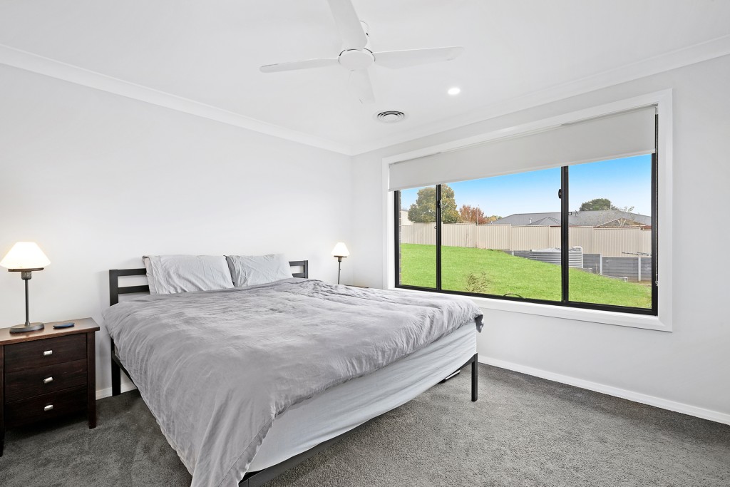 2 Streatfeild Close, Blayney NSW 2799 - photo 6