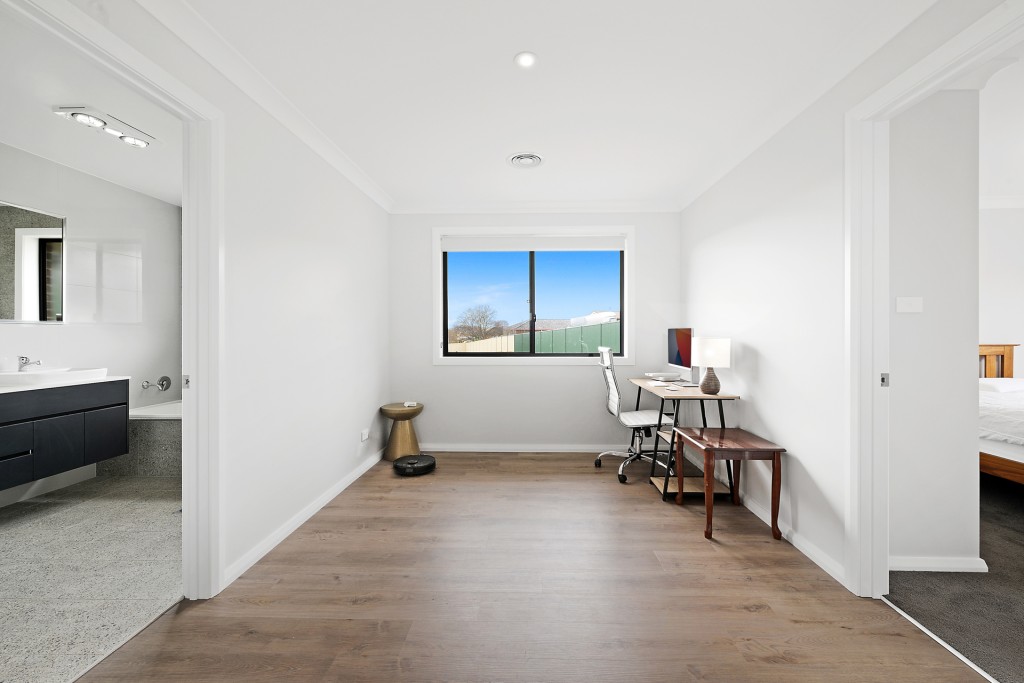 2 Streatfeild Close, Blayney NSW 2799 - photo 8
