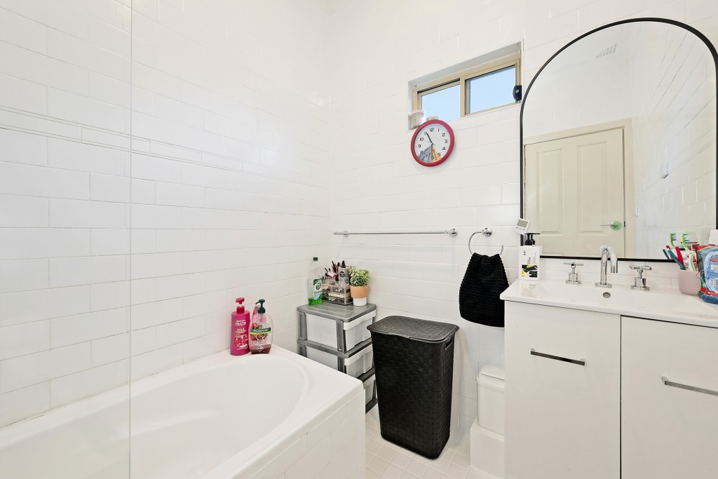 28 Kearneys Drive, Orange NSW 2800 - photo 11