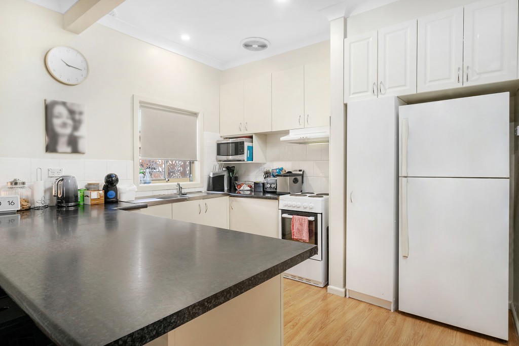 28 Kearneys Drive, Orange NSW 2800 - photo 5