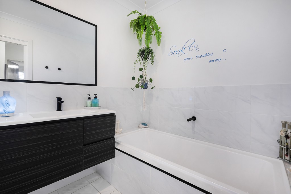 25 Haywood Drive, Orange NSW 2800 - photo 18