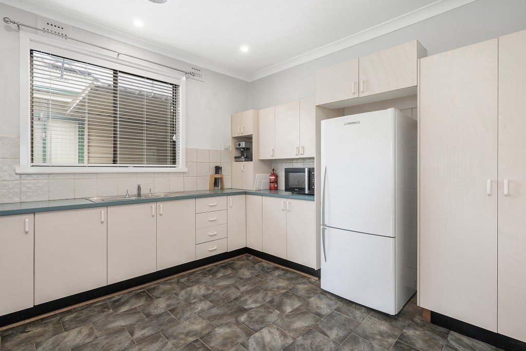182 McLachlan Street, Orange NSW 2800 - photo 2