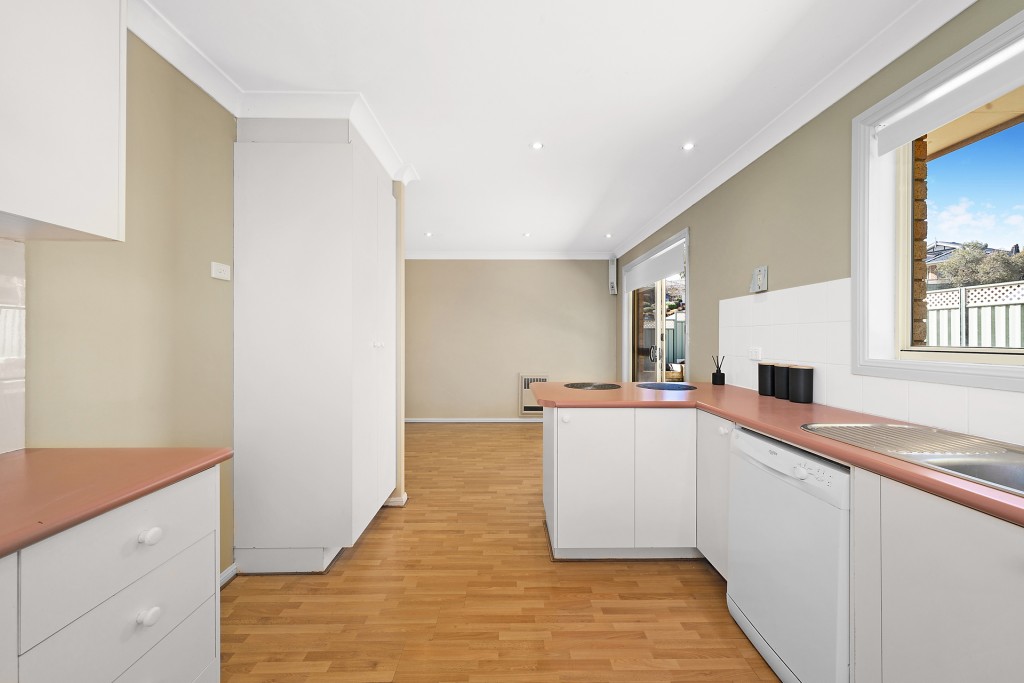 6 Mark Place, Orange NSW 2800 - photo 2