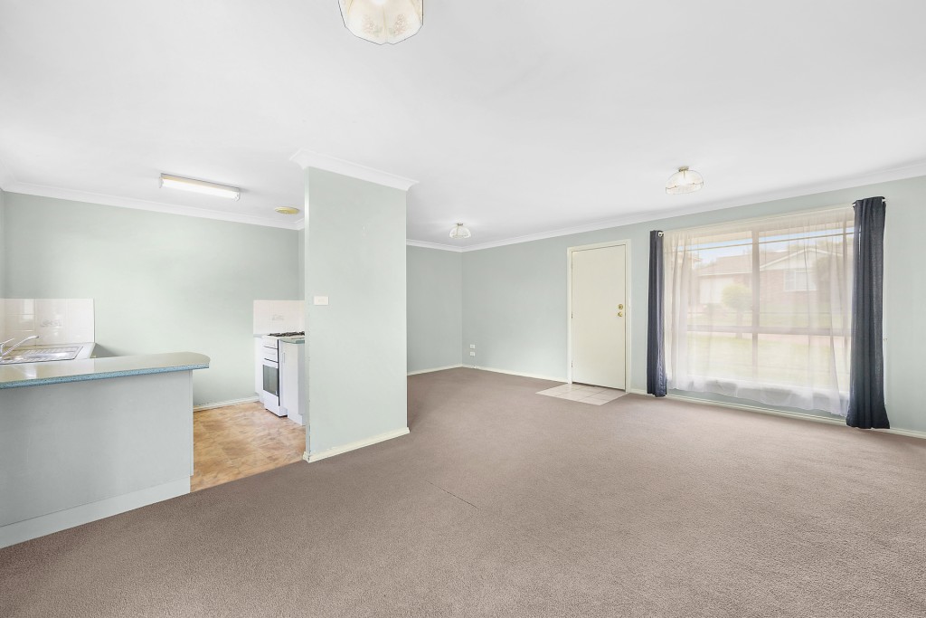 8 Todd Place, Orange NSW 2800 - photo 4