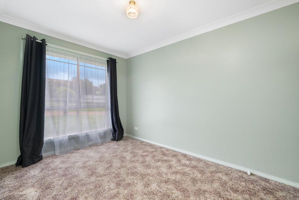8 Todd Place, Orange NSW 2800 - photo 5