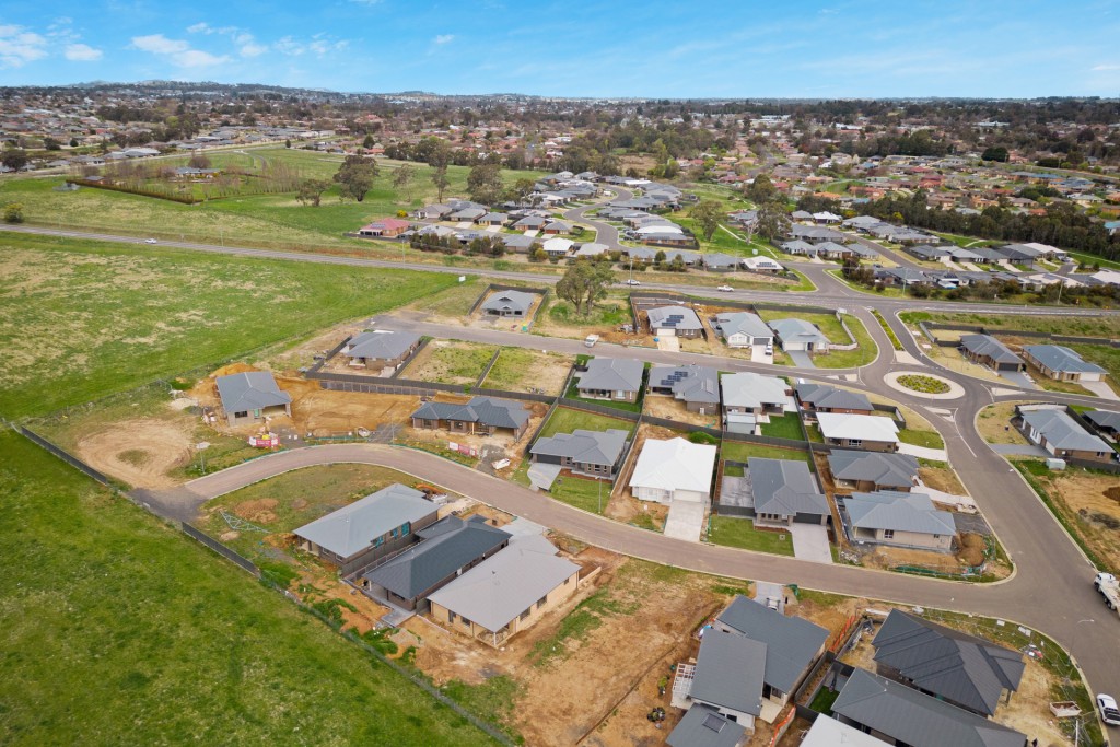 5 Tempest Way, Orange NSW 2800 - photo 10