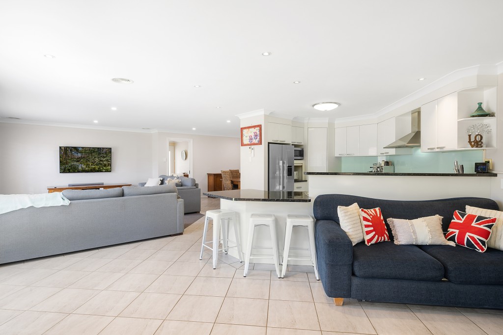 6 Gilroy Place, Orange NSW 2800 - photo 2