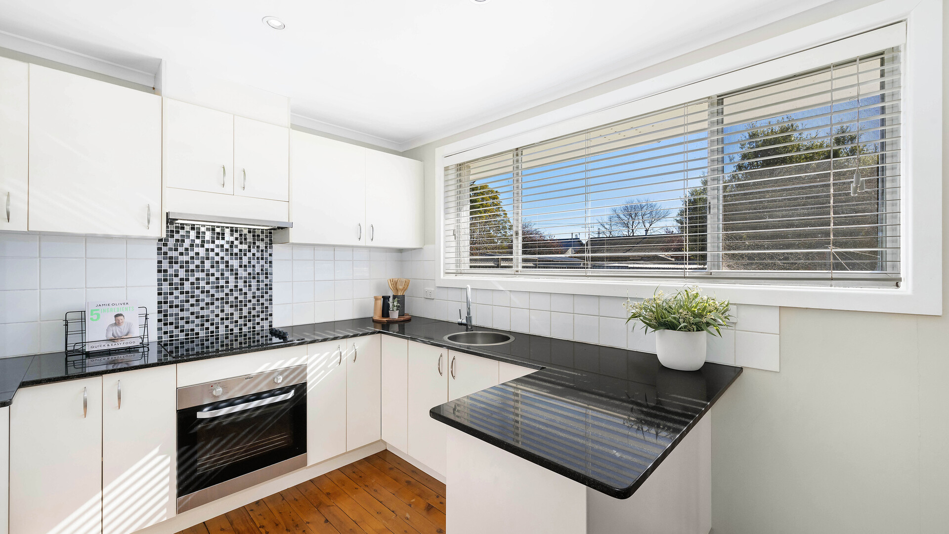 25 Markham Avenue, Orange NSW 2800 - photo 2