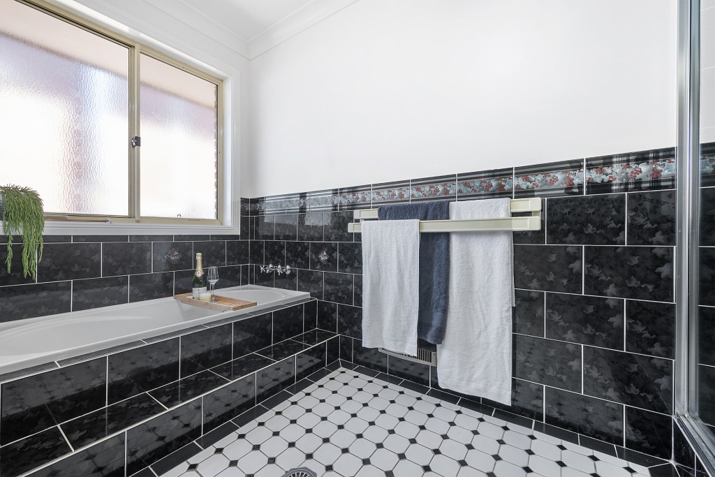 17 Lyrebird Place, Orange NSW 2800 - photo 7