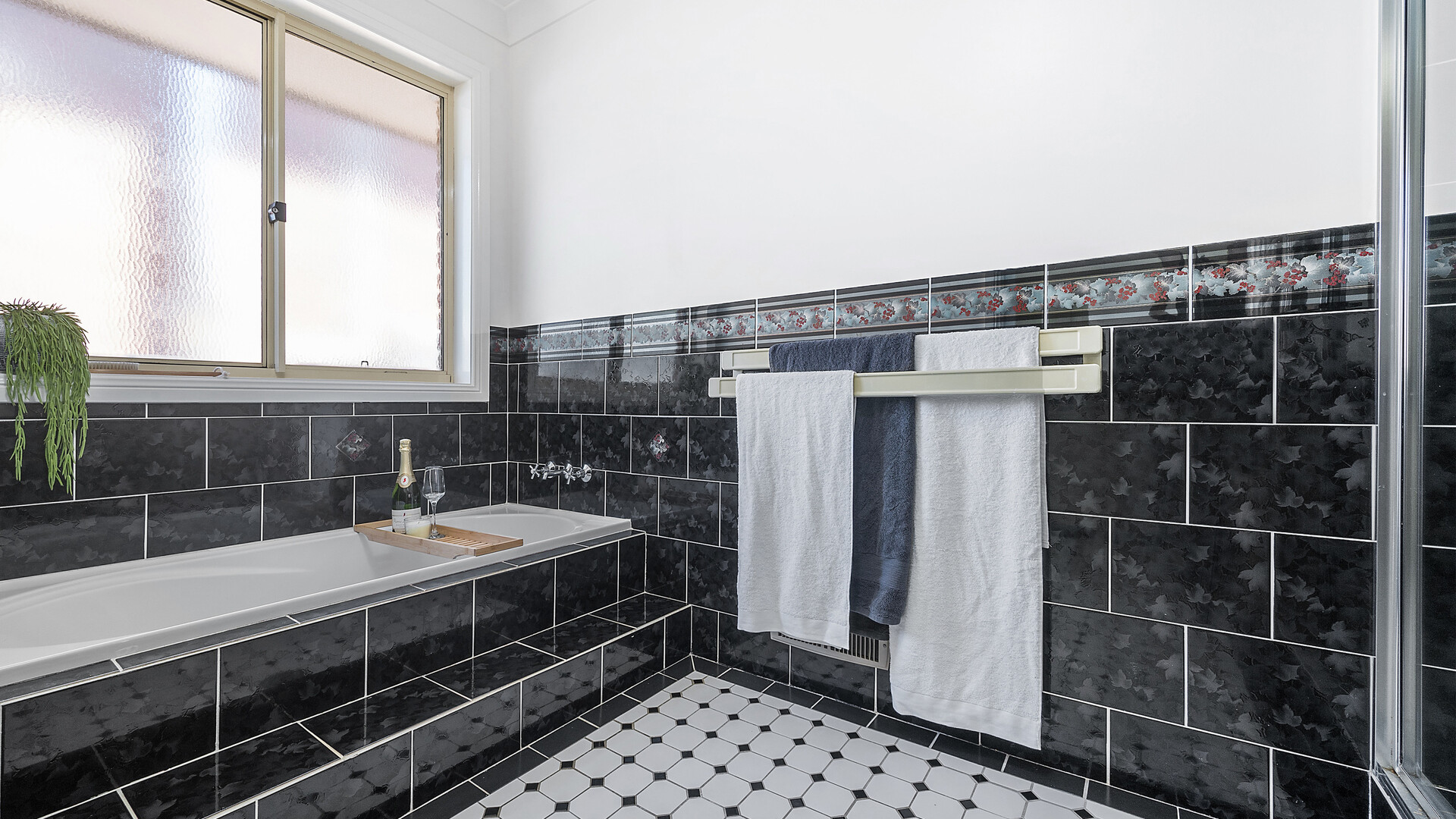 17 Lyrebird Place, Orange NSW 2800 - photo 7