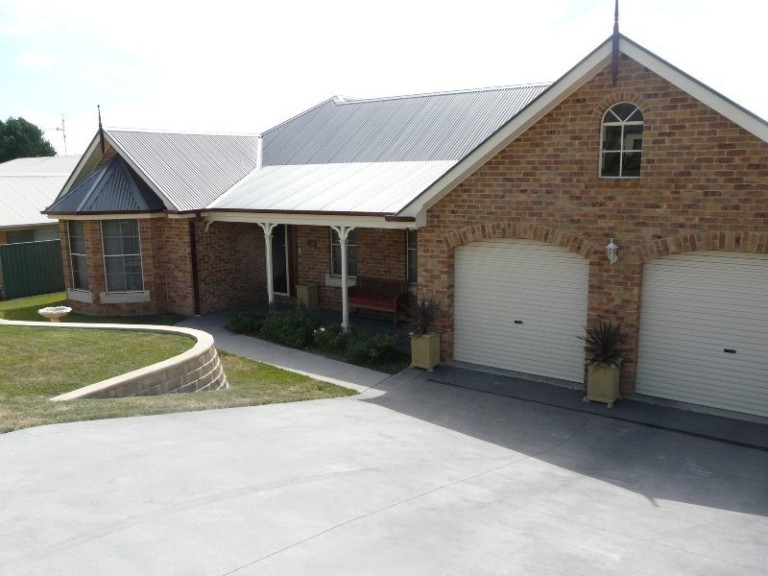 39 Cypress Crescent, Kelso NSW 2795 - photo 5