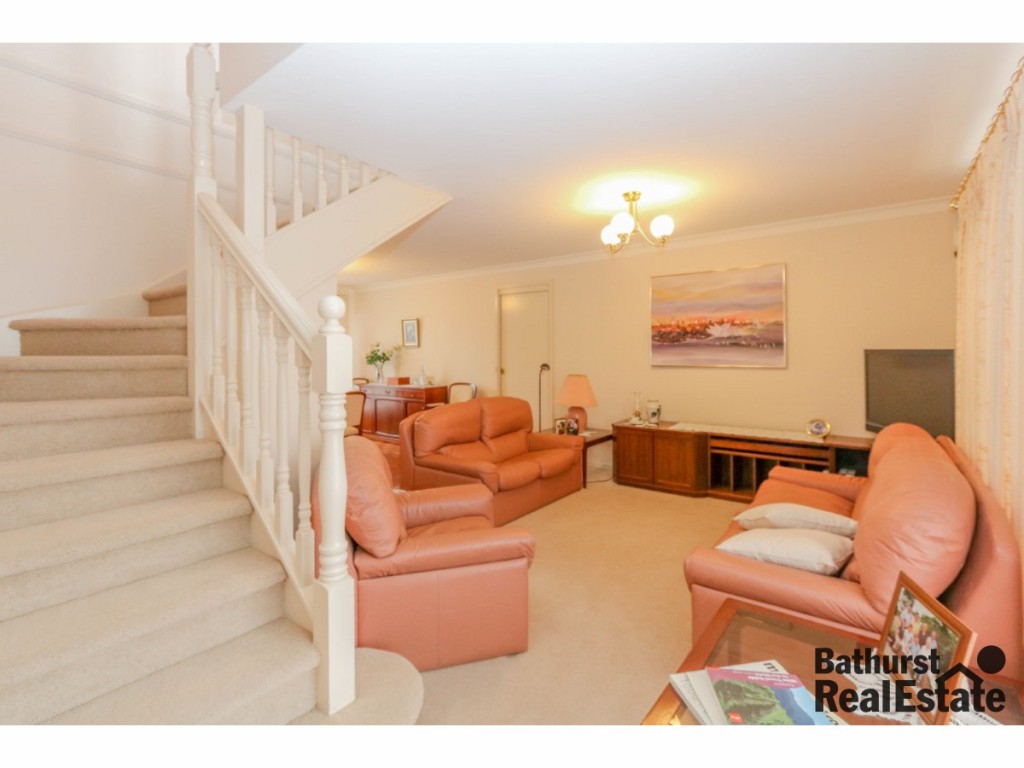 5 Thomas Close, South Bathurst NSW 2795 - photo 2