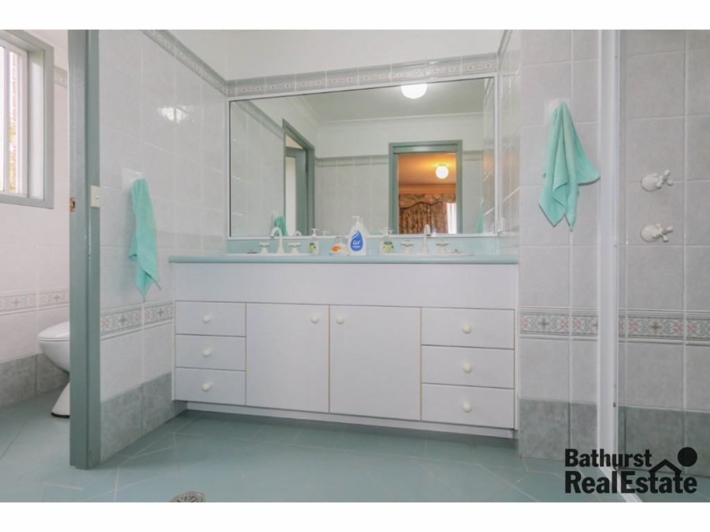 5 Thomas Close, South Bathurst NSW 2795 - photo 12