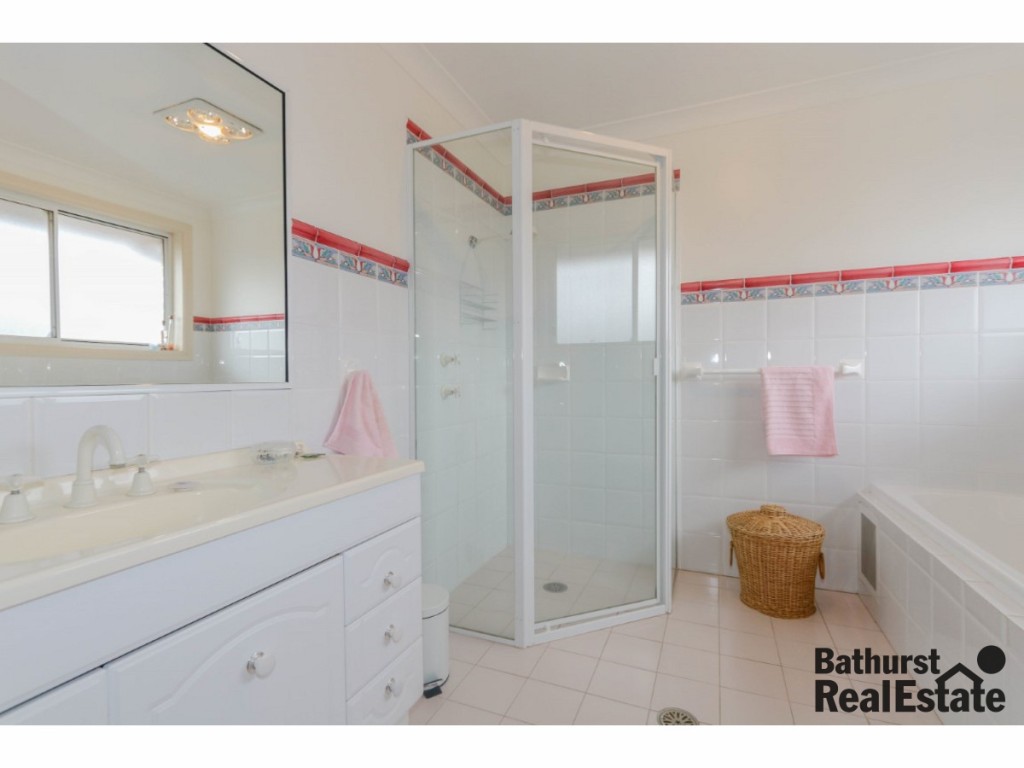 5 Thomas Close, South Bathurst NSW 2795 - photo 13