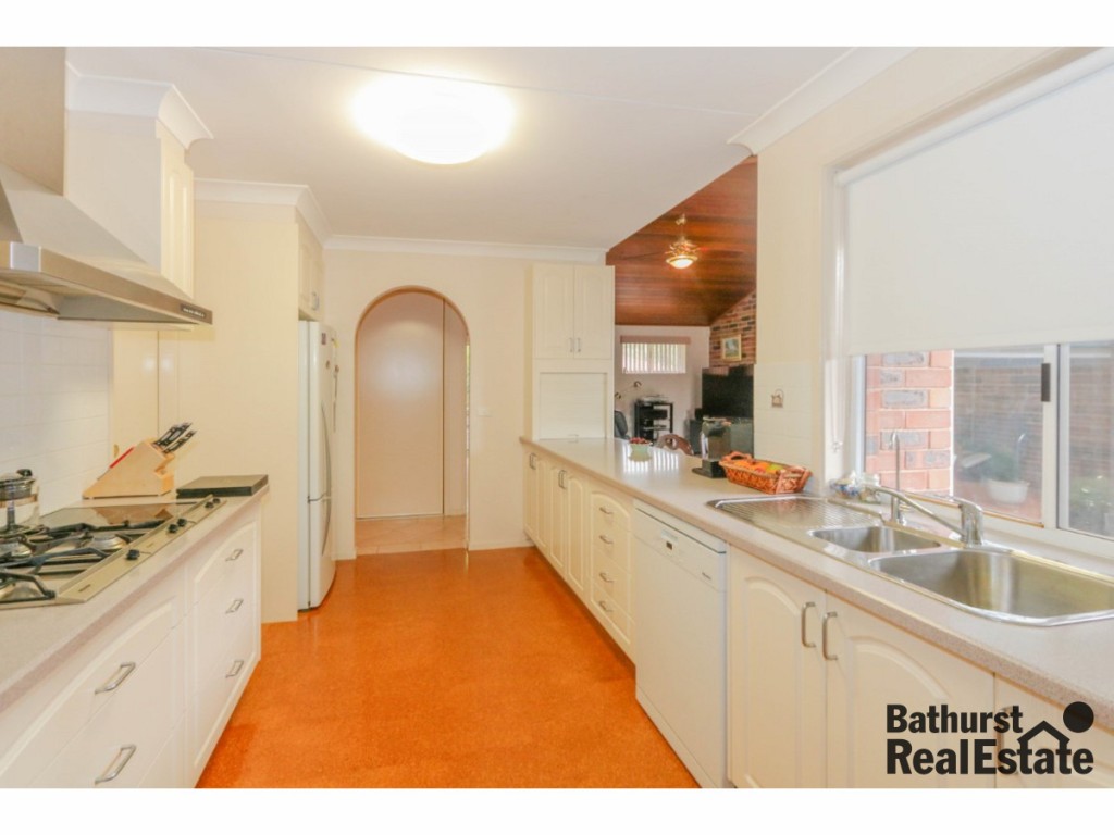 5 Thomas Close, South Bathurst NSW 2795 - photo 3