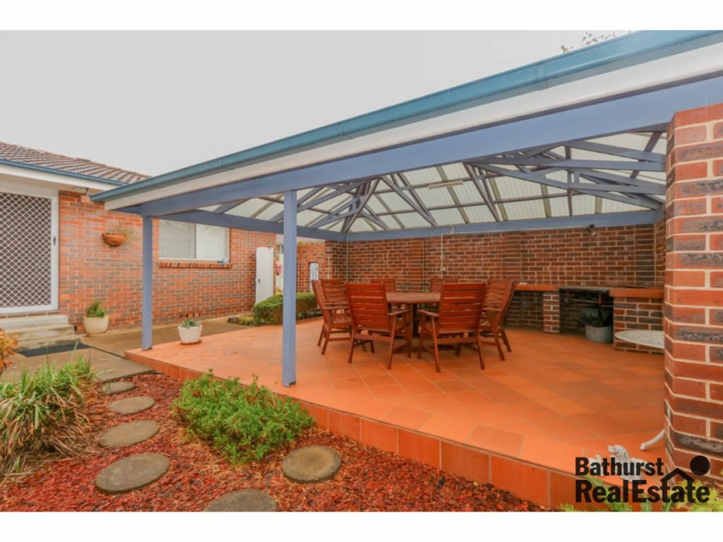 5 Thomas Close, South Bathurst NSW 2795 - photo 4