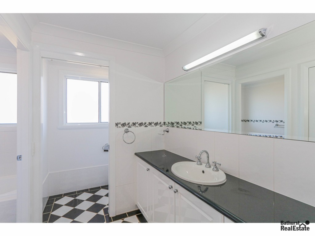 22 Robindale Court, Bathurst NSW 2795 - photo 12